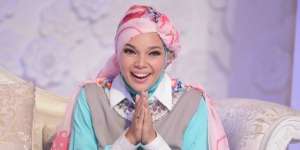 Romantisnya Dewi Sandra dan Suami, Rela Sahur di Kaki Lima