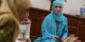Bisnis Busana Hijab, Koleksi Bella Sofie Dikritik Terlalu...