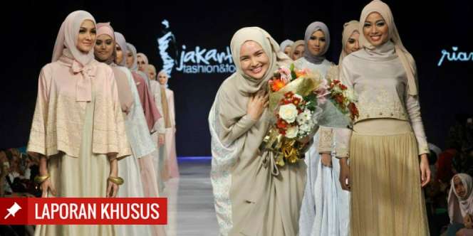 Hijab Lebaran dari Dasar Raja Ampat