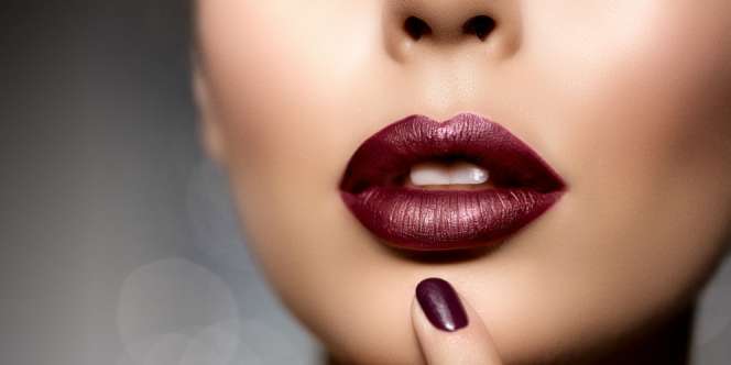 Pilihan Warna Lipstik Catchy Untuk Pemilik Kulit Gelap