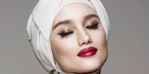 Subhanallah, Anggunnya Cinta Laura Berhijab