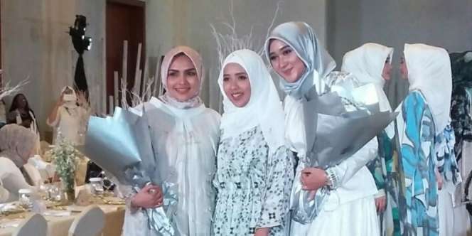 Koleksi Terbaru Dian Pelangi Bisa Langsung Dipakai Salat 