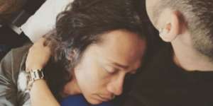 Momen Mesra Aming dan Istri Bikin Iri Netizen