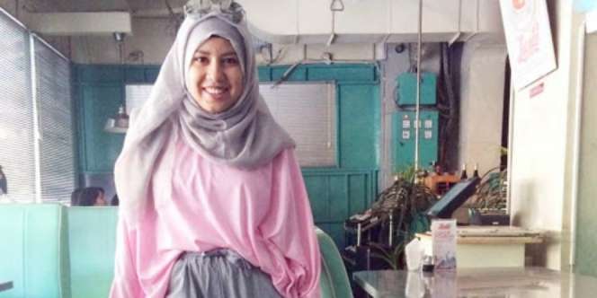 Zaenab Nuraini: Paduan Cocok 'Jogger Pants' dan Baju 'Batwing'