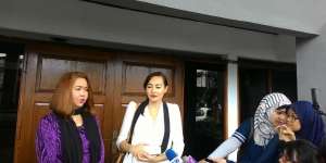 Dewi Rezer Akui Tak Alami KDRT, Tapi...