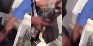 Aksi Penjual Nakal Kepergok Pembeli, Malu!