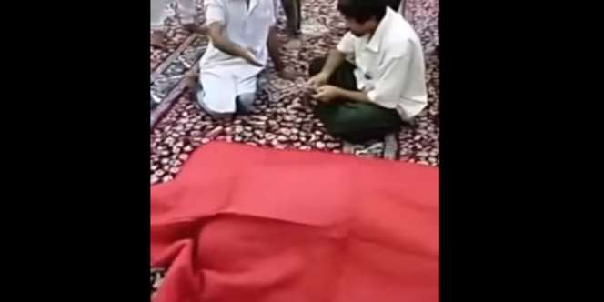 Pria Itu Meninggal Saat Sholat, Wajahnya Tersenyum