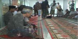 Tasbih Raksasa 38 Meter Berusia 300 Tahun Jadi 'Obat' Warga