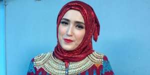 Adelia Pasha Berhijab: Ini Hidayah, Bukan Karena Istri Pejabat