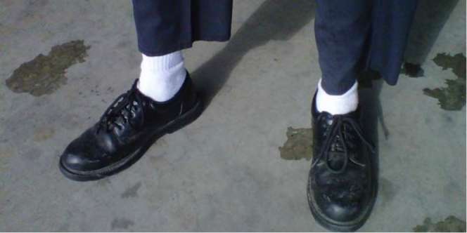 Unik, Isi Daftar Hadir Cukup Lewat Sepatu