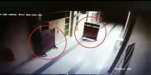Rekaman CCTV: Pembatas Sholat di Masjid Bergerak Misterius