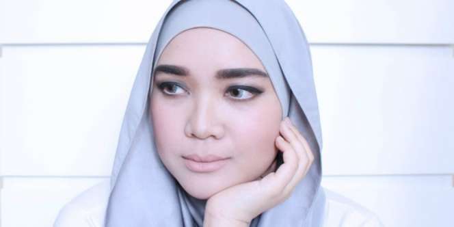 Suci Utami: Tutorial `Smokey Eyes` untuk Hijabers