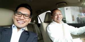 Mantan Menteri Jadi Sopir Taksi Uber