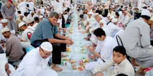 Subhanallah, Sisa Buka Puasa Bersama Menggunung di Saudi