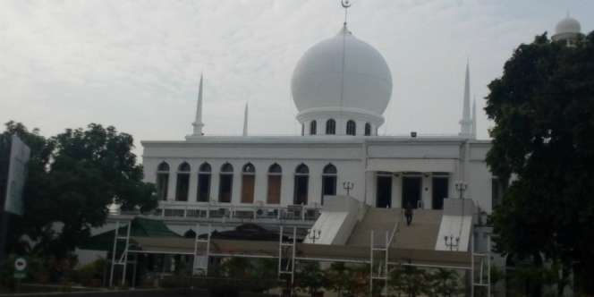 Masjid Agung Al Azhar dan Infaq dengan Mesin Debit