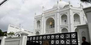 Masjid Ramlie Musofa, `Taj Mahal` di Tepi Kali Sunter