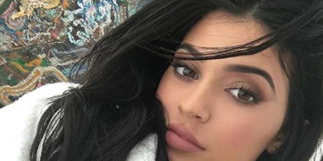 Kejutan Kylie Jenner untuk Pecinta Lipstik