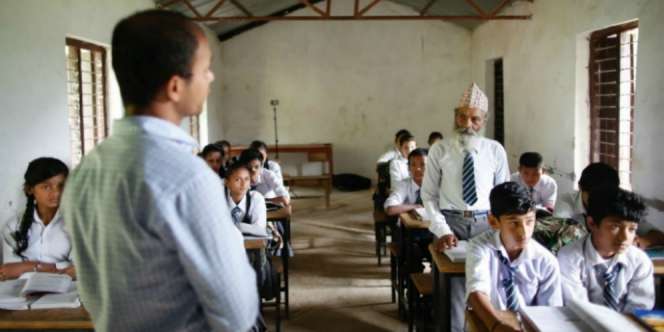 Usir Kesepian, Kakek 68 Tahun Ini Bersekolah