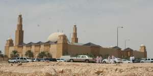 Bangun Ribuan Masjid Hanya dengan Ujung Jari