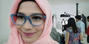 Segar dengan Hijab Pink ala Hidayatur Rahmi