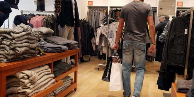 Terungkap! Pria Lebih Boros Belanja Baju untuk Liburan