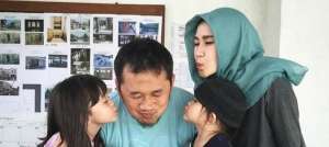 Reaksi Hanung Bramantyo Diminta Garap `Rudy Habibie`