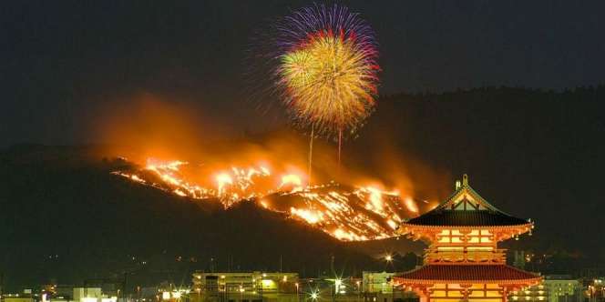 Uniknya Tradisi 'Membakar Gunung' ala Jepang
