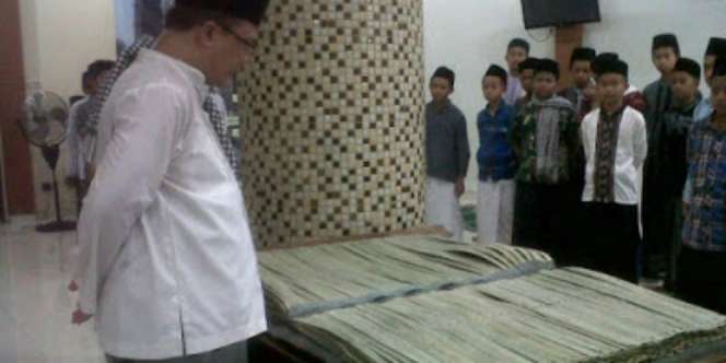 Membaca Alquran Daun Lontar Berusia 200 Tahun