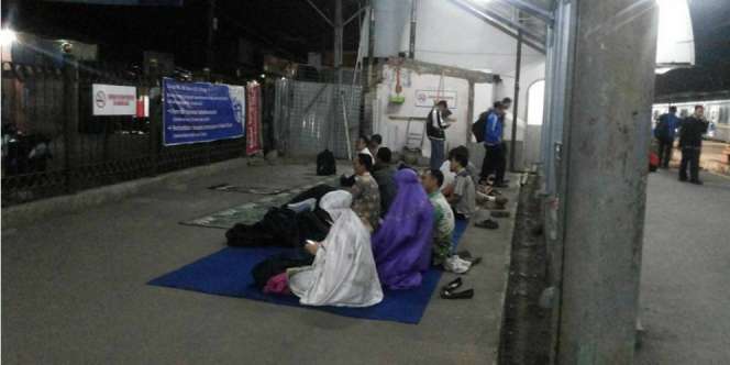 Imam Batal di Tengah Sholat, Apa yang Harus Dilakukan?