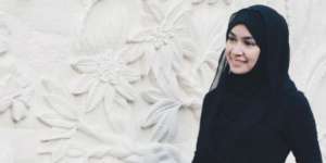 Masya Allah, Pesinetron Aryani Sampai Menangis Demi Berhijab