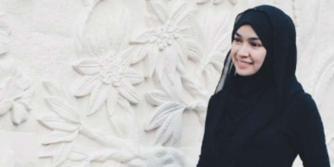 Masya Allah, Pesinetron Aryani Sampai Menangis Demi Berhijab