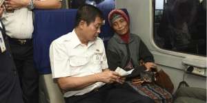 Menteri Jonan Tinjau Kesiapan Mudik di Darat dan Laut