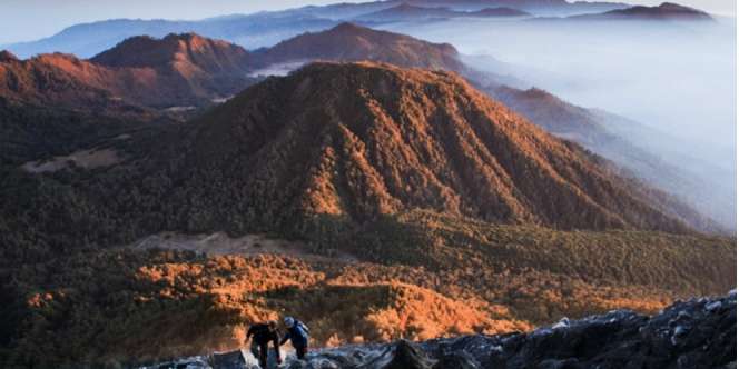 Daftar Kesalahan Adegan Pendaki Gunung di Film 5cm