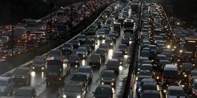 Tips Hilangkan Bosan di Tengah Macet Arus Mudik