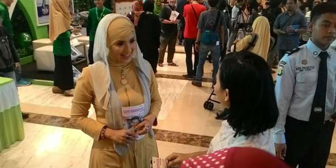 Lama Tak Tampil, Elma Theana Jadi Relawan Zakat