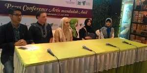 10 Selebriti Ini Jadi Relawan Zakat