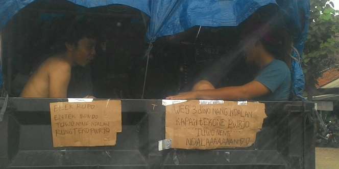 Terjebak Macet, Pemudik Ini Hibur Kemacetan Menuju Purworejo