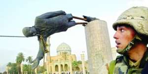 Penyesalan Pria Penghancur Patung Saddam Hussein