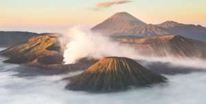 Gunung Bromo Erupsi, Bandara Abdul Rachman Saleh Ditutup
