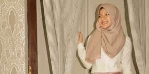 #HOTD: Paduan Putih dan Pastel Najah Najmia