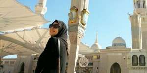 Kiat Aman Pakai Softlenses Versi Pevita Pearce