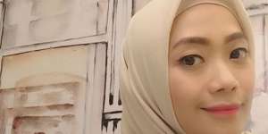 Tutorial Hijab Simpel Ala Ayu Aryuli