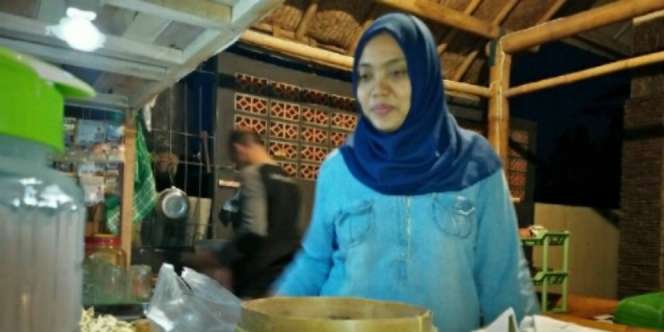 Anak Bupati Tak Malu Buka Usaha Angkringan