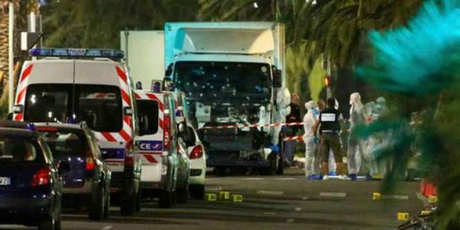 Astagfirullah! Teror Perancis, Truk Seruduk Massa 80 Tewas