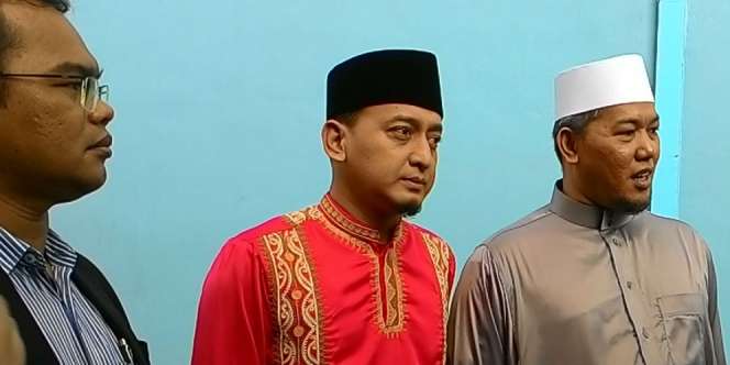 Ada Benjolan Misterius di Pinggang Ustaz Zacky Mirza