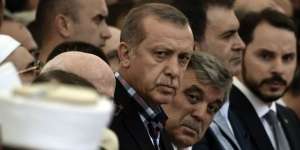 Tangis Erdogan Pecah di Pemakaman Sahabat Korban Kudeta