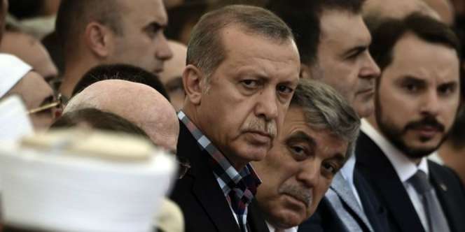 Tangis Erdogan Pecah di Pemakaman Sahabat Korban Kudeta