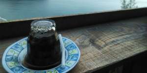 Sensasi Seru Minum Kopi Khop Aceh dengan Cangkir Jungkir Balik