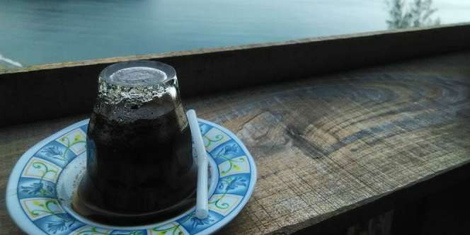 Sensasi Seru Minum Kopi Khop Aceh dengan Cangkir Jungkir Balik