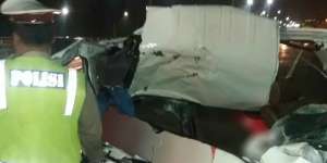 Avanza Tabrak Truk di Tol KM 17, WN Perancis Meninggal